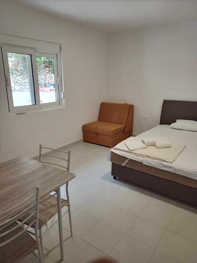Bay Leaf Apartments โกตอร์ ภายนอก รูปภาพ