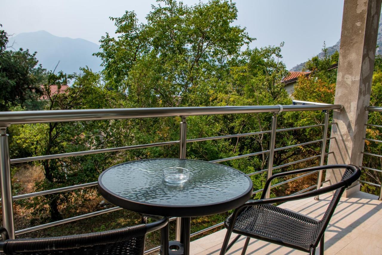 Bay Leaf Apartments โกตอร์ ภายนอก รูปภาพ