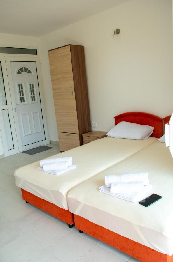 Bay Leaf Apartments โกตอร์ ภายนอก รูปภาพ