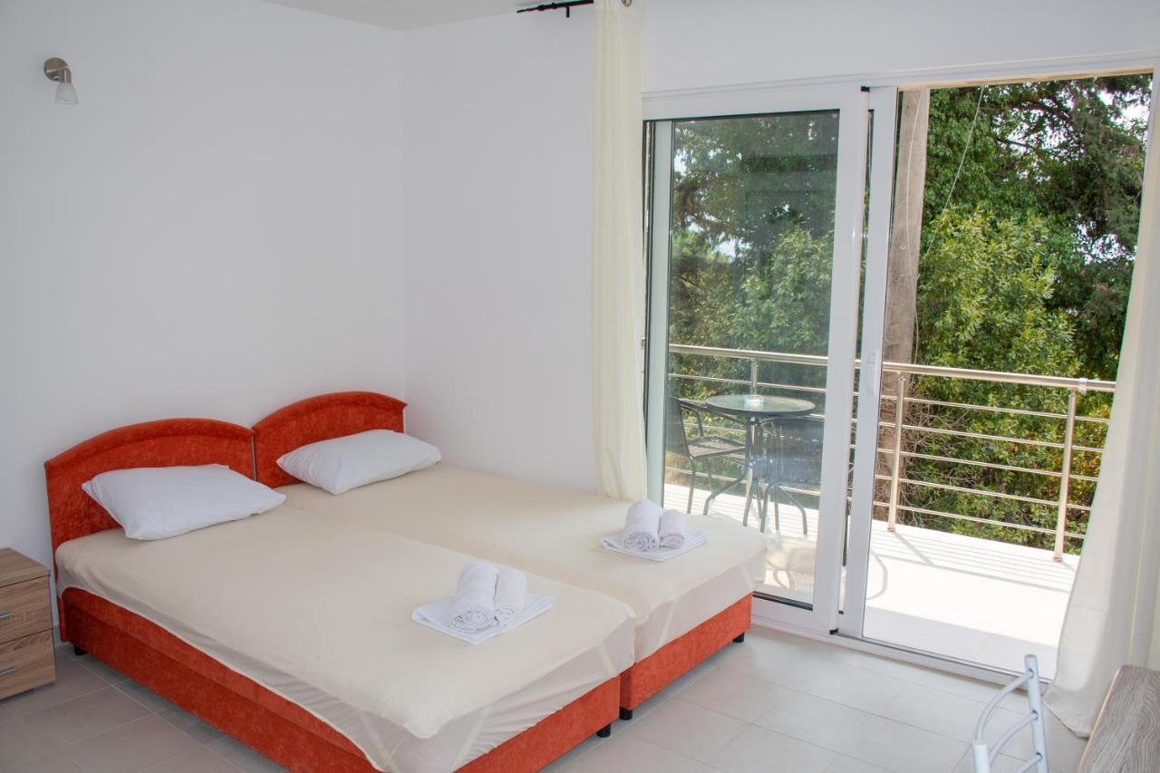 Bay Leaf Apartments โกตอร์ ภายนอก รูปภาพ
