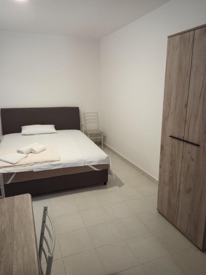 Bay Leaf Apartments โกตอร์ ภายนอก รูปภาพ