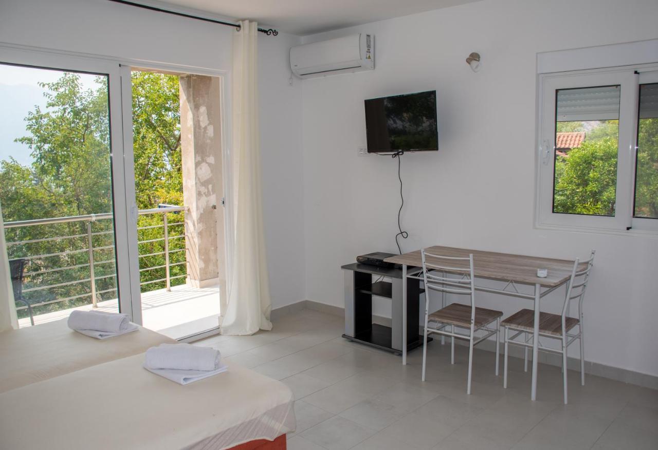 Bay Leaf Apartments โกตอร์ ภายนอก รูปภาพ