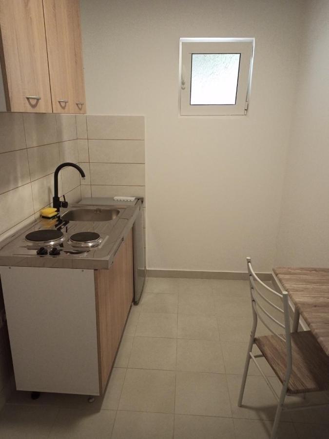 Bay Leaf Apartments โกตอร์ ภายนอก รูปภาพ