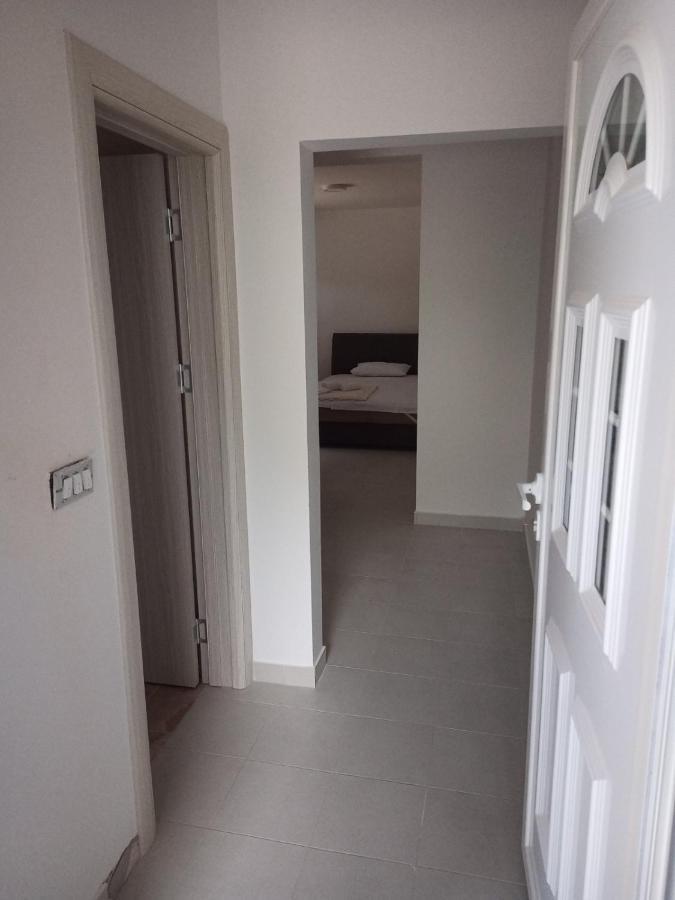 Bay Leaf Apartments โกตอร์ ภายนอก รูปภาพ